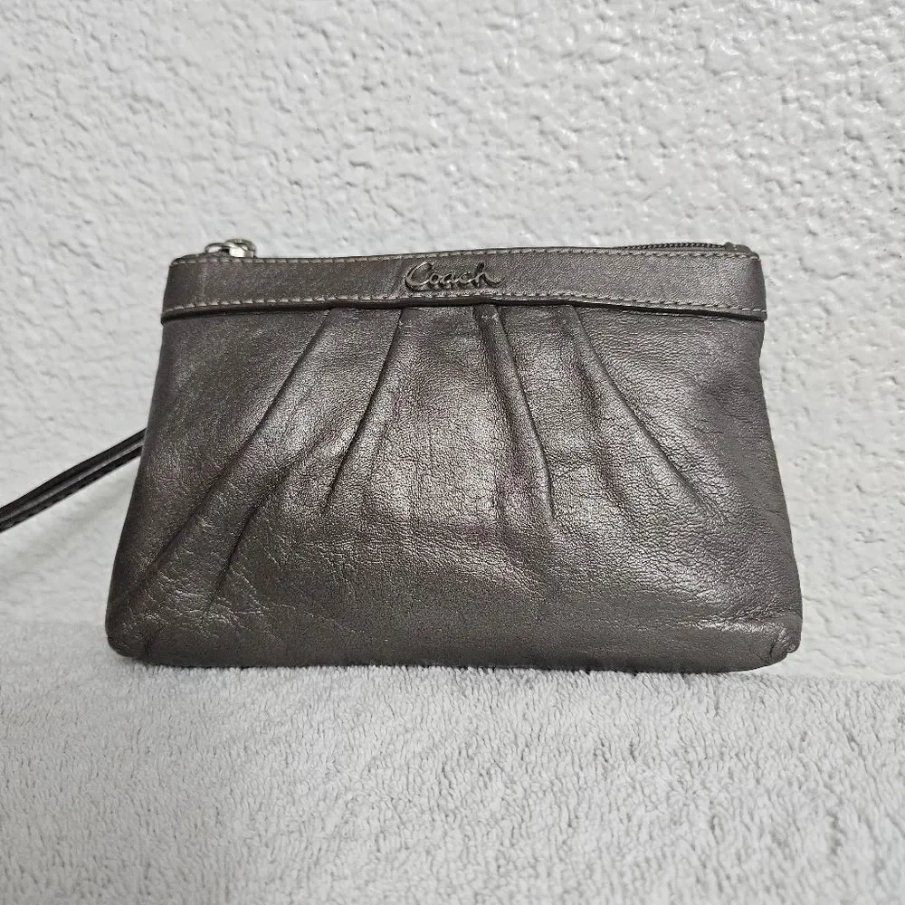 Coach wristlet gray